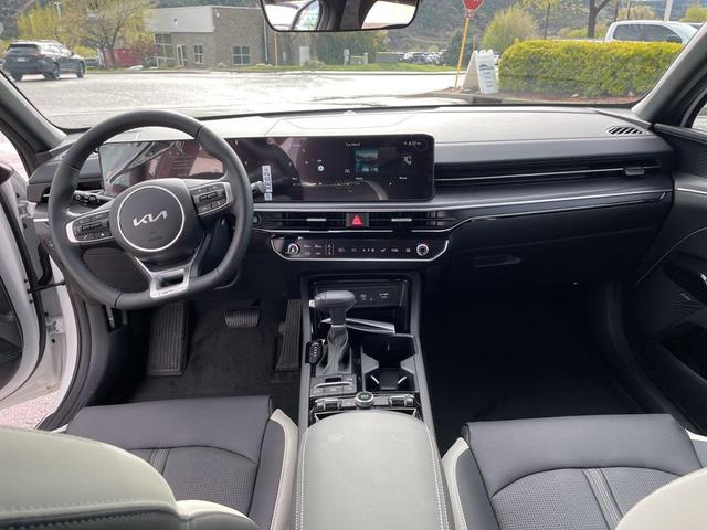 Photo of 2025 Snow White Pearl Kia K5