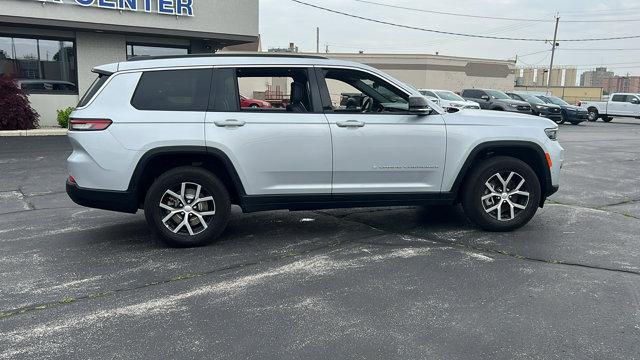 Photo of 2024 Silver Zynith Jeep Grand Cherokee L