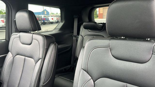 Photo of 2024 Silver Zynith Jeep Grand Cherokee L