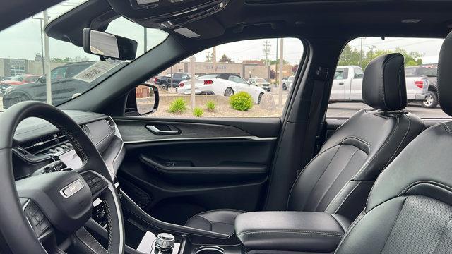 Photo of 2024 Silver Zynith Jeep Grand Cherokee L