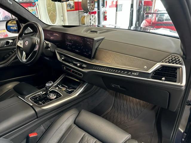 Photo of 2025 Purple BMW ALPINA XB7