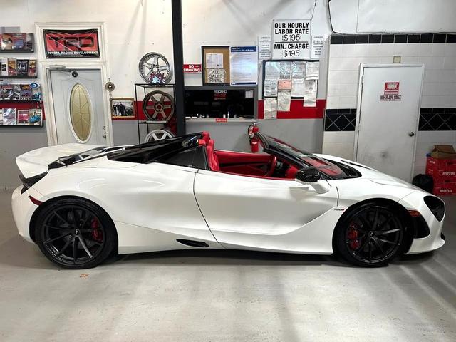 Photo of 2022 White McLaren 720S