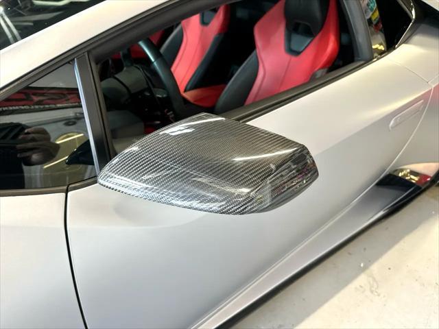Photo of 2017 Silver Lamborghini Huracan