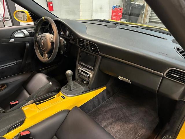 Photo of 2007 Speed Yellow Porsche 911