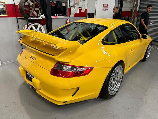 Photo of 2007 Speed Yellow Porsche 911