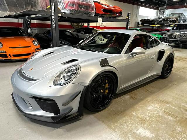 Photo of 2014 Silver Porsche 911