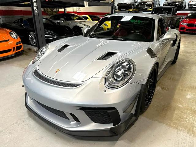 Photo of 2014 Silver Porsche 911