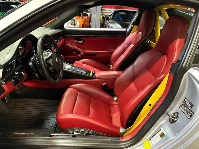 Photo of 2014 Silver Porsche 911