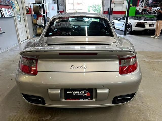 Photo of 2007 Silver Porsche 911
