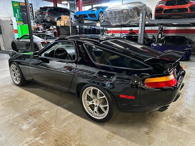 Photo of 1988 Black Porsche 928