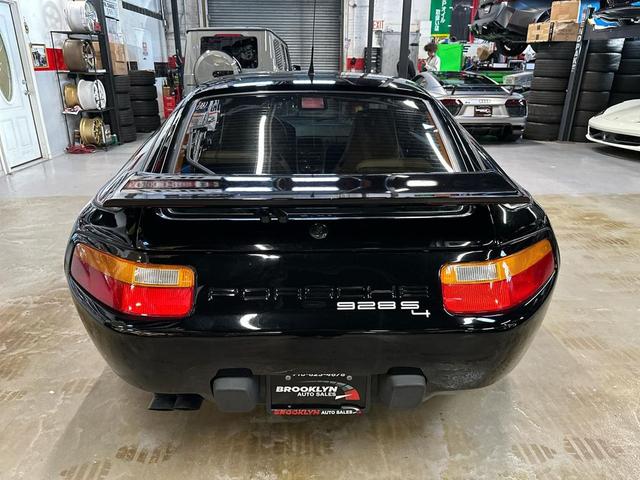 Photo of 1988 Black Porsche 928