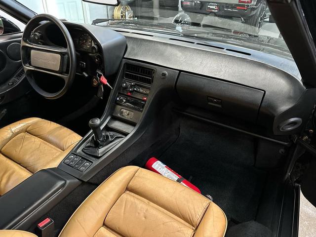 Photo of 1988 Black Porsche 928
