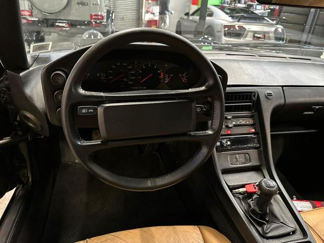 Photo of 1988 Black Porsche 928