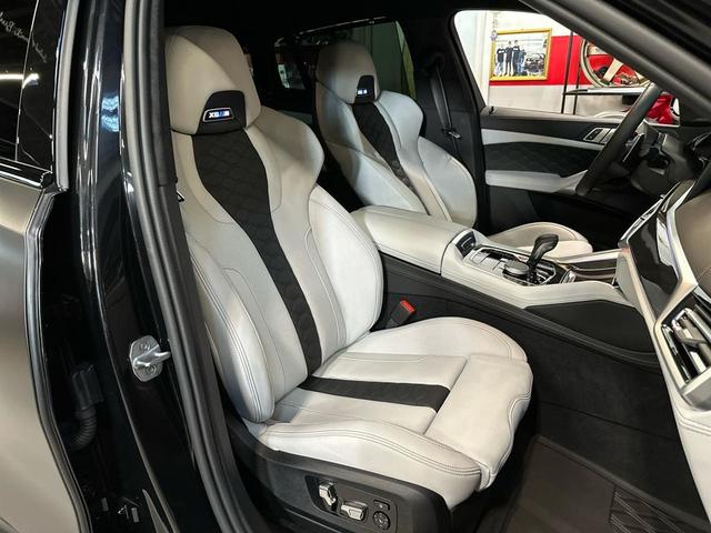 Photo of 2023 Gray BMW X6 M