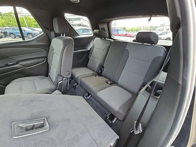 Photo of 2023 Mosaic Black Metallic Chevrolet Traverse