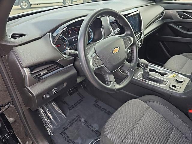 Photo of 2023 Mosaic Black Metallic Chevrolet Traverse
