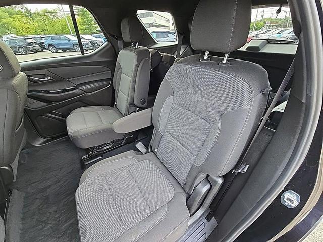 Photo of 2023 Mosaic Black Metallic Chevrolet Traverse