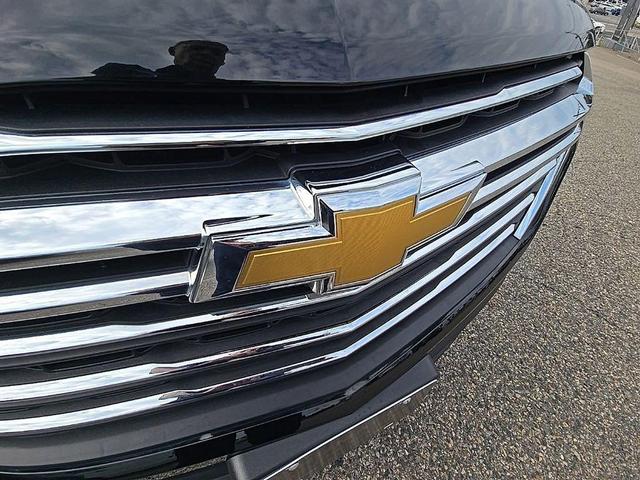 Photo of 2023 Mosaic Black Metallic Chevrolet Traverse
