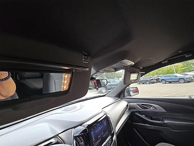 Photo of 2023 Mosaic Black Metallic Chevrolet Traverse