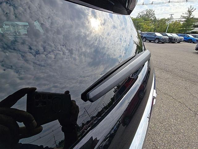 Photo of 2023 Mosaic Black Metallic Chevrolet Traverse