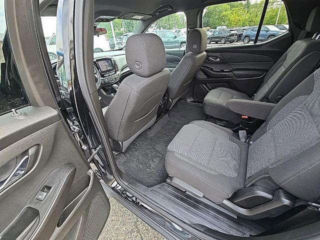 Photo of 2023 Mosaic Black Metallic Chevrolet Traverse