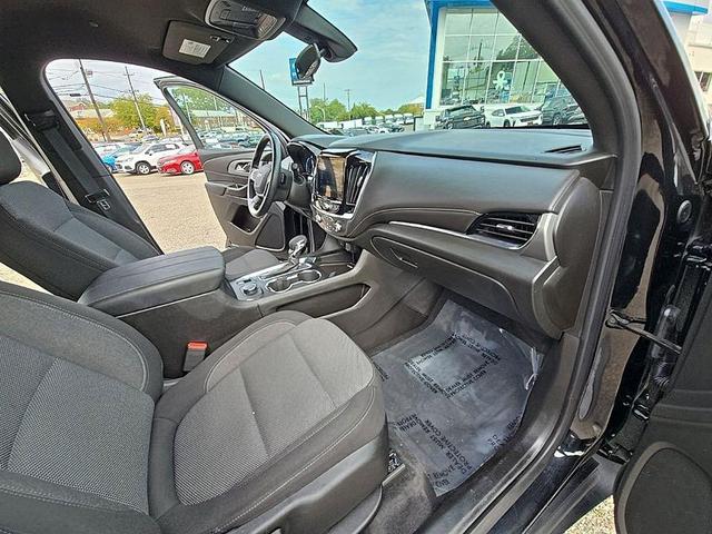 Photo of 2023 Mosaic Black Metallic Chevrolet Traverse