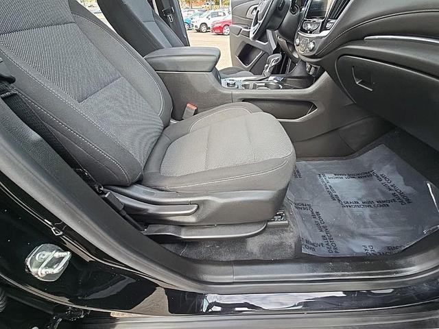 Photo of 2023 Mosaic Black Metallic Chevrolet Traverse