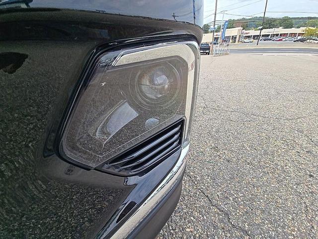 Photo of 2023 Mosaic Black Metallic Chevrolet Traverse