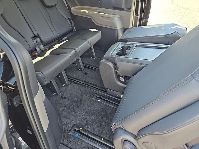 Photo of 2025 Aurora Black Pearl Kia Carnival