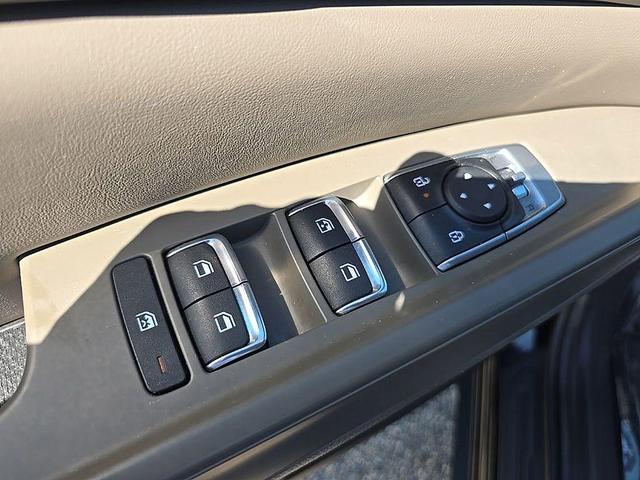 Photo of 2025 Aurora Black Pearl Kia Carnival