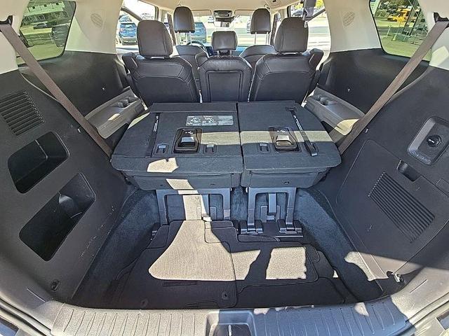 Photo of 2025 Aurora Black Pearl Kia Carnival