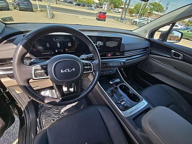 Photo of 2025 Aurora Black Pearl Kia Carnival