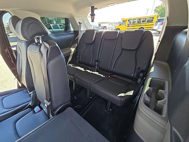 Photo of 2025 Aurora Black Pearl Kia Carnival