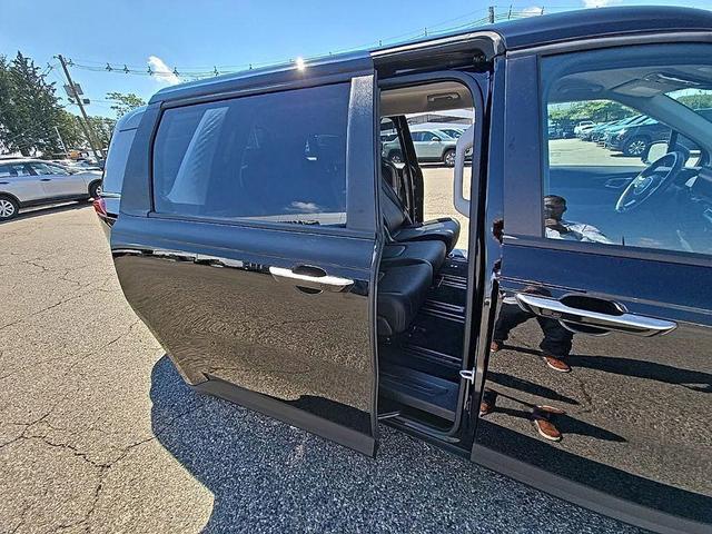 Photo of 2025 Aurora Black Pearl Kia Carnival
