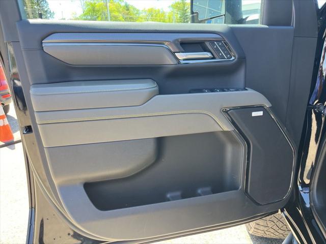Photo of 2024 Black Chevrolet Silverado 2500