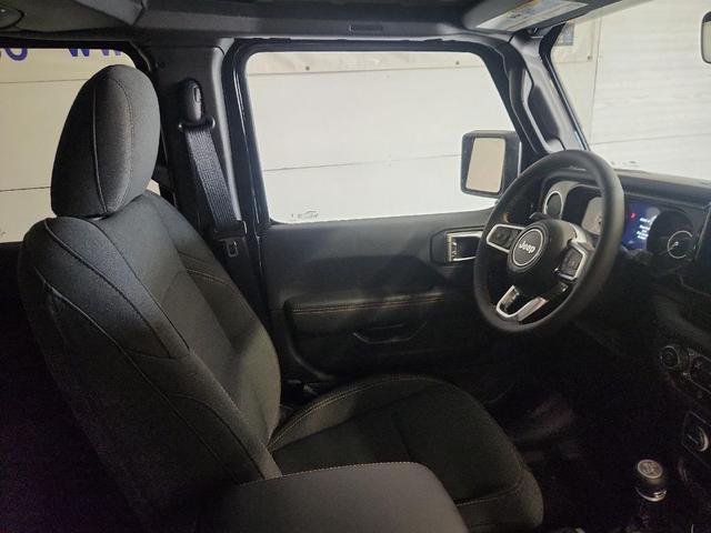 Photo of 2025 Black Clearcoat Jeep Wrangler