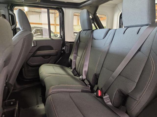 Photo of 2025 Black Clearcoat Jeep Wrangler