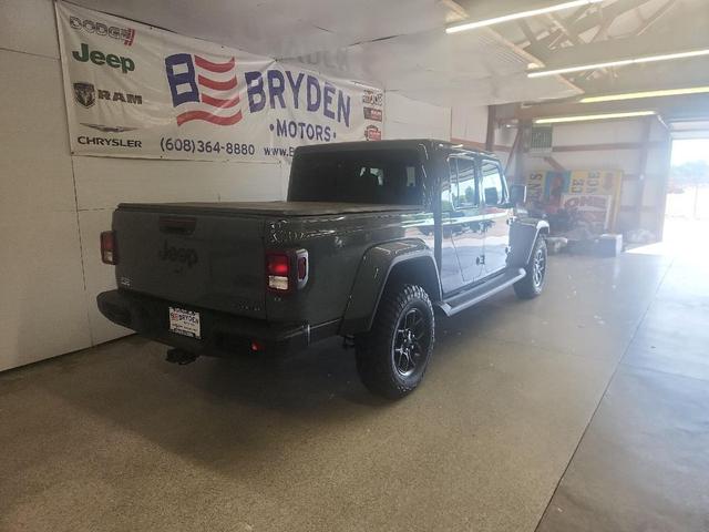 Photo of 2025 ANVIL CLEAR-COAT EXTERIOR PAINT Jeep Gladiator