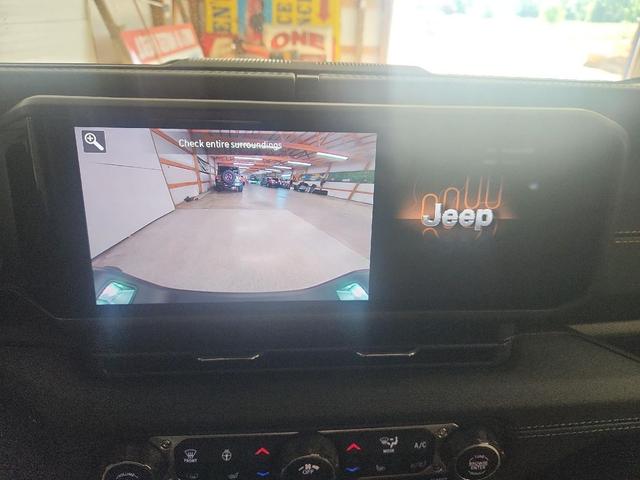Photo of 2025 ANVIL CLEAR-COAT EXTERIOR PAINT Jeep Gladiator
