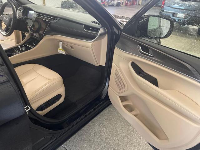 Photo of 2024 Midnight Sky Jeep Grand Cherokee