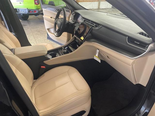 Photo of 2024 Midnight Sky Jeep Grand Cherokee