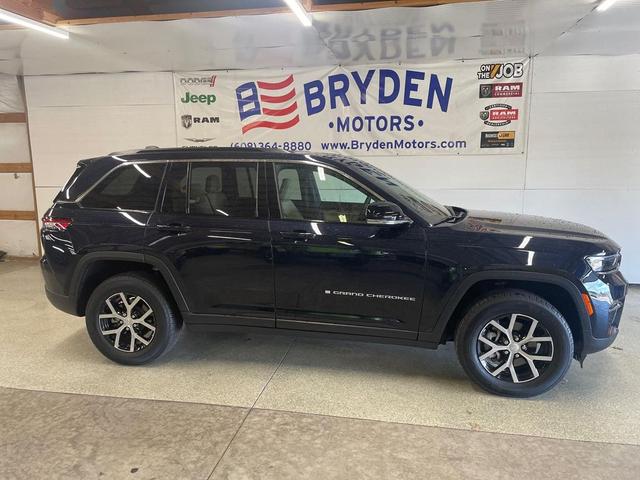 Photo of 2024 Midnight Sky Jeep Grand Cherokee