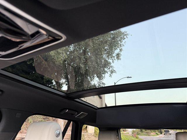 Photo of 2015 Mariana Black Metallic Land Rover Range Rover
