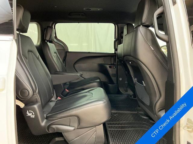 Photo of 2025 Bright White Clearcoat Chrysler Pacifica
