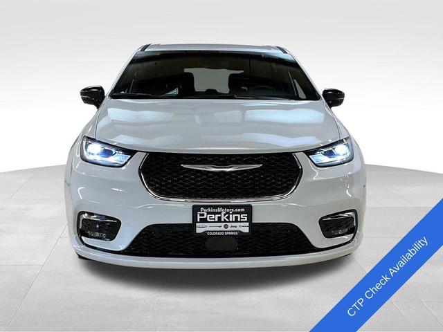 Photo of 2025 Bright White Clearcoat Chrysler Pacifica