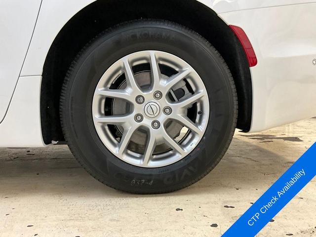 Photo of 2025 Bright White Clearcoat Chrysler Pacifica