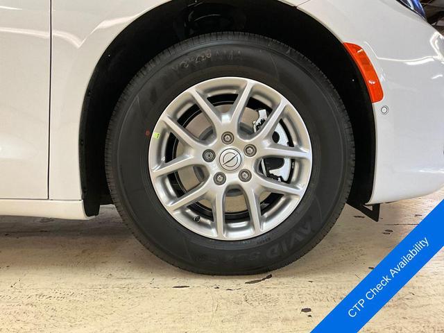 Photo of 2025 Bright White Clearcoat Chrysler Pacifica