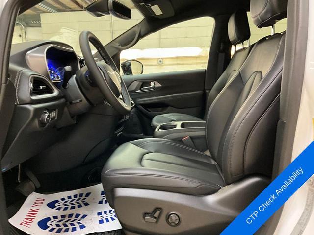 Photo of 2025 Bright White Clearcoat Chrysler Pacifica