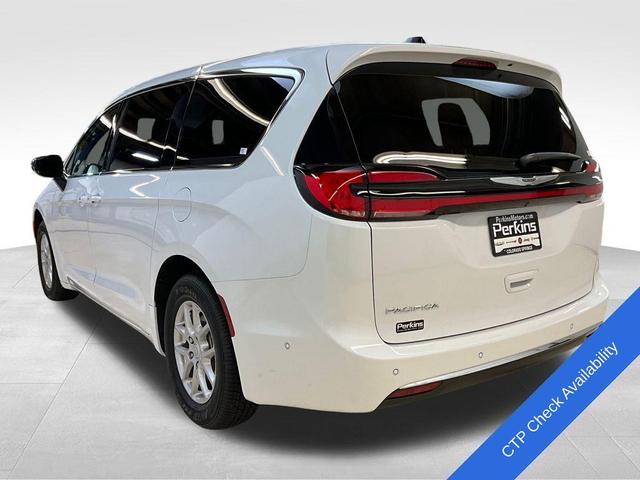Photo of 2025 Bright White Clearcoat Chrysler Pacifica