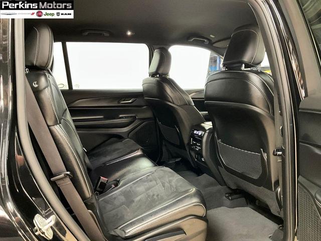 Photo of 2024 Diamond Black Jeep Grand Cherokee L